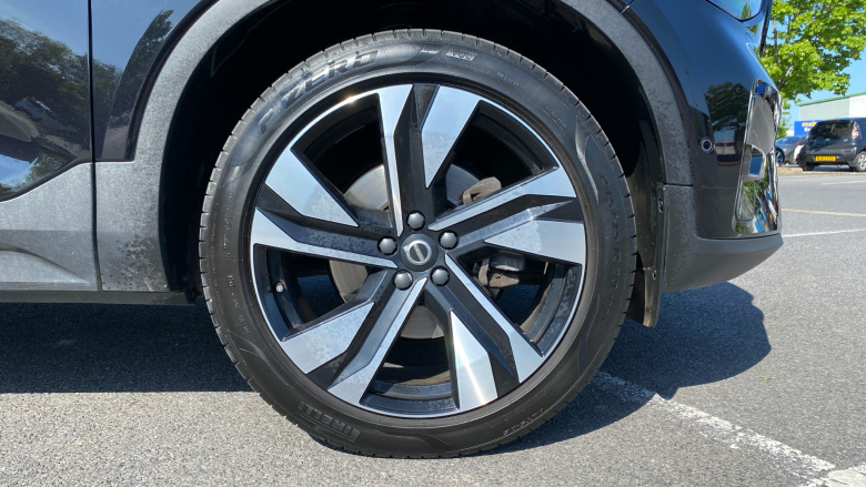 Volvo XC40 2.0 B4P Ultra Dark 5dr Auto Petrol Estate